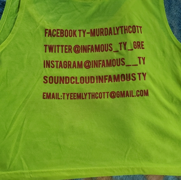 Croptops - Picture 3 of 3